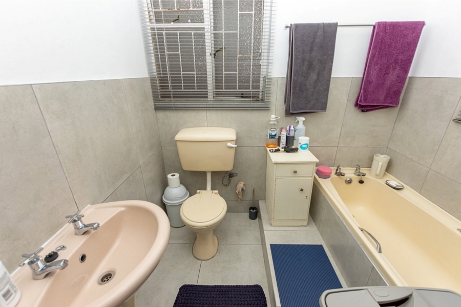 4 Bedroom Property for Sale in Middedorp Western Cape